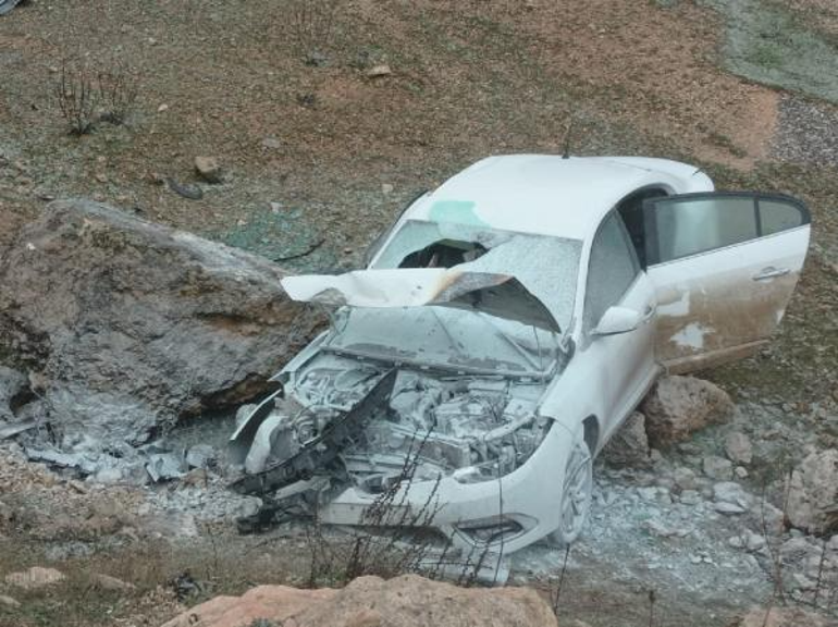 Mardinde otomobil, şarampole devrildi: 4 yaralı
