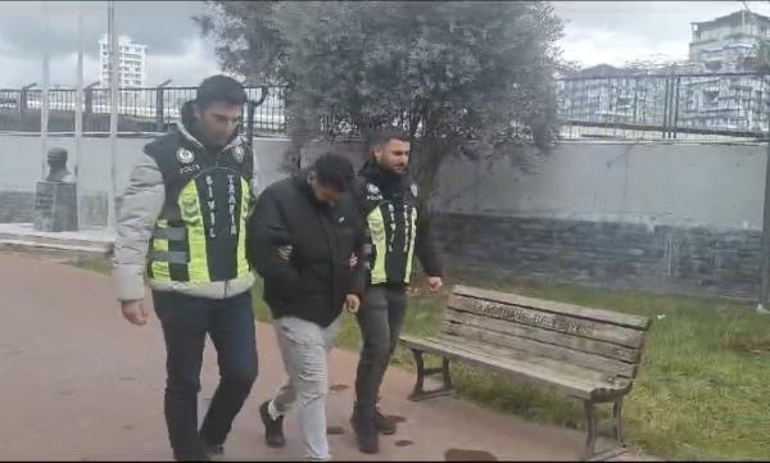 Kağıthanede otomobilin aynasını kırıp kaza yapan motosiklet sürücüsü gözaltına alındı
