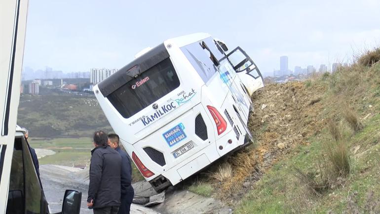 Başakşehirde kaçak göçmenleri taşıyan otobüs kaza yaptı