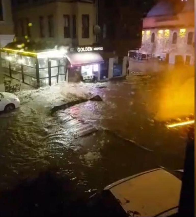 Beşiktaşta isale hattı patladı; yollar su içinde kaldı