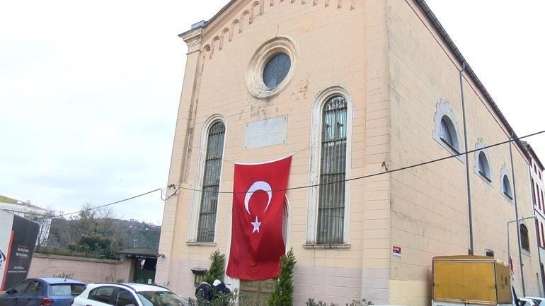 Sarıyerde mahalleliden saldırıya uğrayan kiliseye geçmiş olsun ziyareti