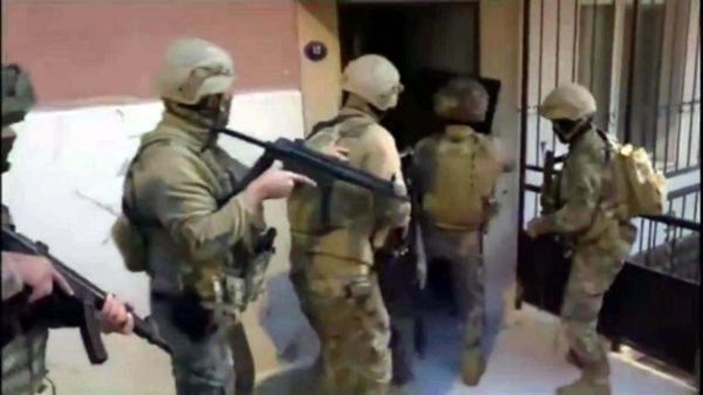 İzmirde FETÖ operasyonu; 23 gözaltı