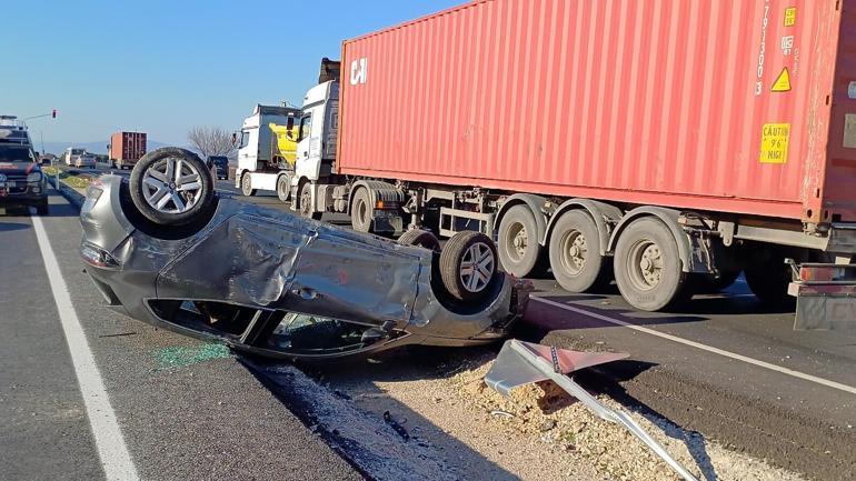 Manisada TIR ile otomobil çarpıştı: 7 yaralı