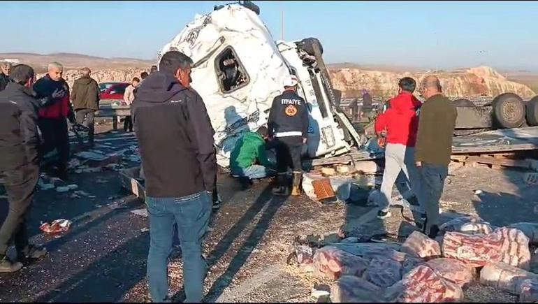 Hijyen malzemesi yüklü TIR devrildi, şoför yaralandı