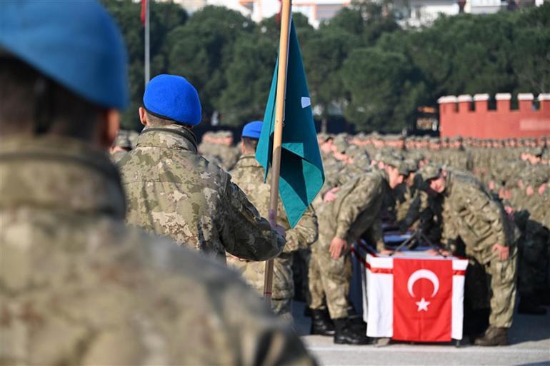 Manisada 3 bin 660 erbaş ve er yemin edip komando beresini taktı