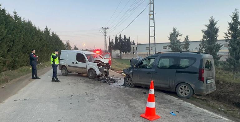 Tekirdağ’da iki hafif ticari araç çarpıştı; 4 yaralı