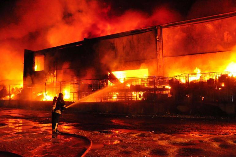 Manisada yangınlara neden olan geri dönüşüm tesisleri kapatıldı
