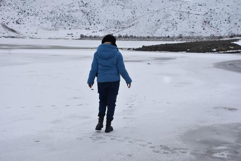 Eksi 12 dereceyi gören Sivasta, Yıldız Göleti buz tuttu