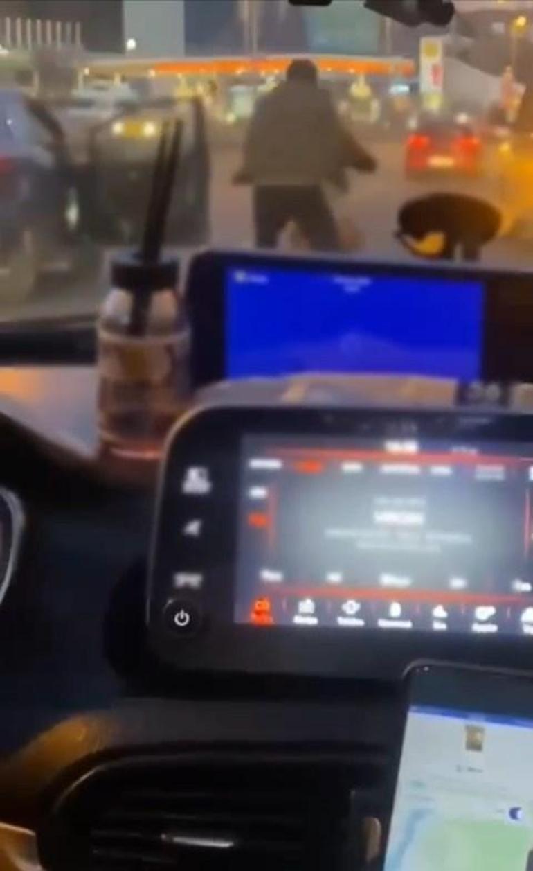 Çekmeköyde seyir halindeki otomobilden düşen kadını zorla araca bindirdi