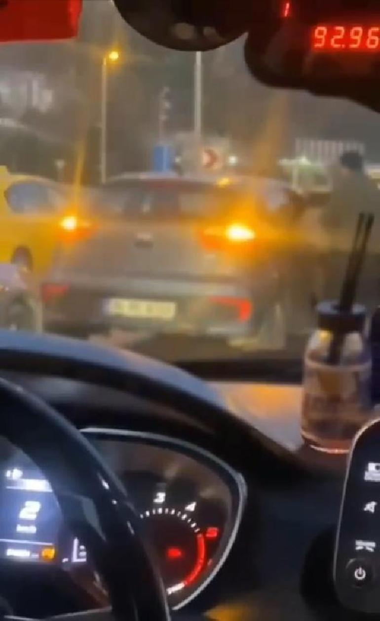 Çekmeköyde seyir halindeki otomobilden düşen kadını zorla araca bindirdi