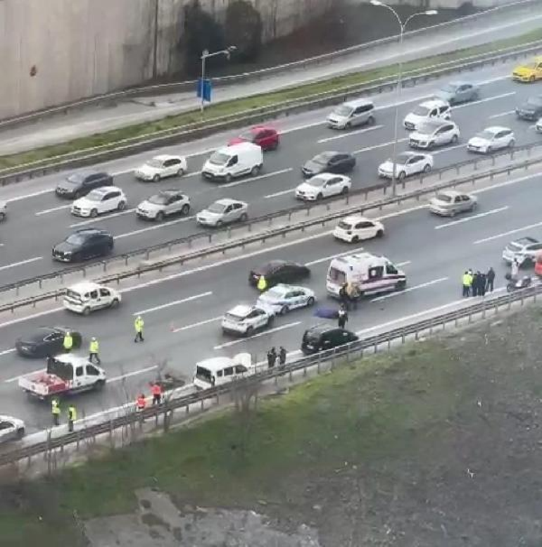 TEMde emniyet şeridindeki araca arkadan çarpan motosikletli kurye öldü