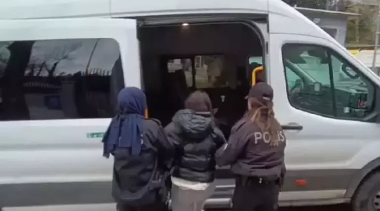 Üsküdarda taksi ücretini ödemeyip şoföre saldıran kadın serbest bırakıldı