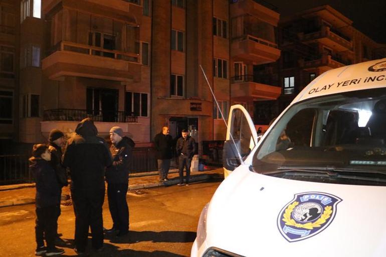 Apartmanın giriş katında yangın; 10 kişi dumandan etkilendi