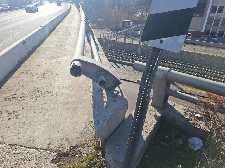 Ankarada otomobil, köprüden demir yoluna düştü; 1 ölü, 2 ağır yaralı