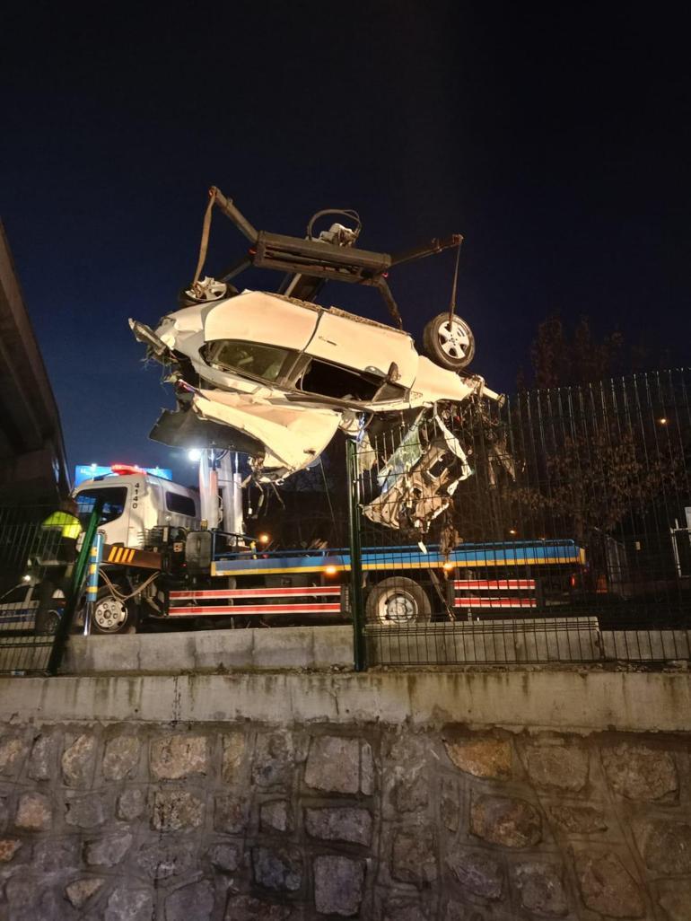 Ankarada otomobil, köprüden demir yoluna düştü; 1 ölü, 2 ağır yaralı