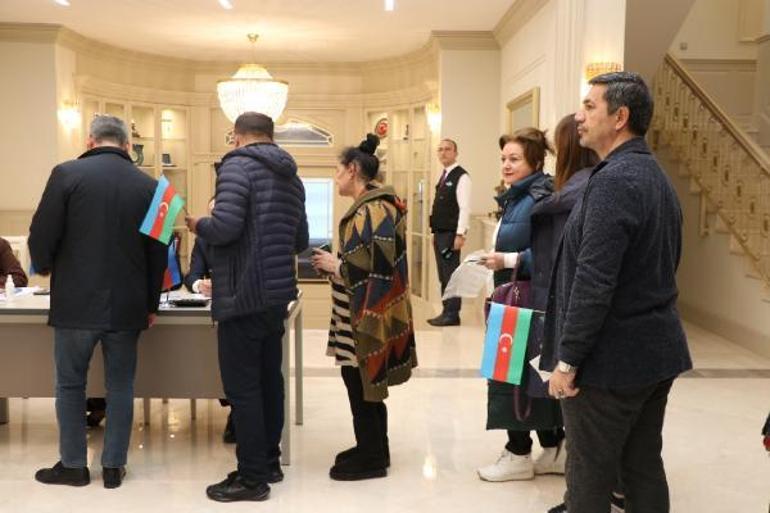 Azerbaycandaki cumhurbaşkanı seçimi için Türkiyedeki seçmenler oy kullandı