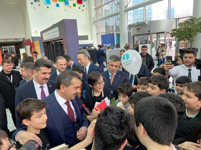 Bakan Tekin, 6ncı Verimlilik ve Teknoloji Fuarını ziyaret etti