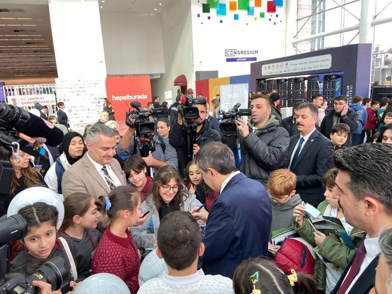 Bakan Tekin, 6ncı Verimlilik ve Teknoloji Fuarını ziyaret etti