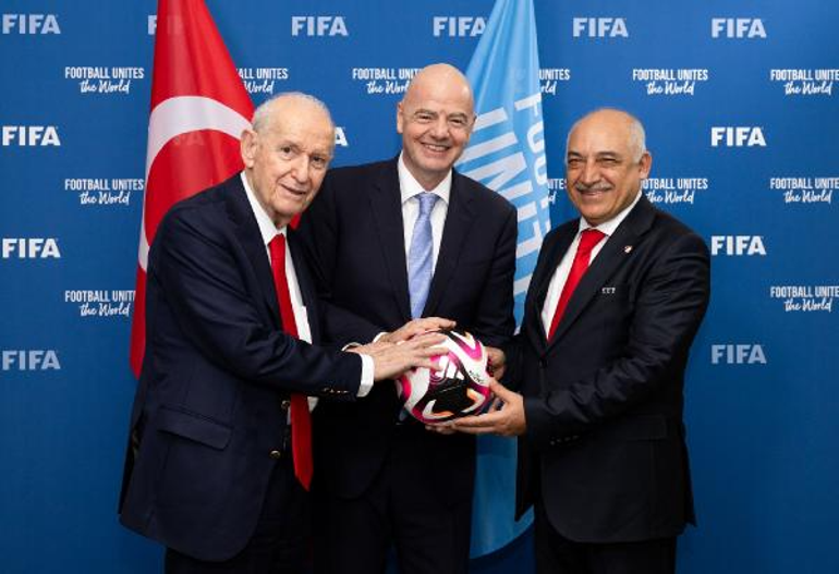 TFF Başkanı Büyükekşiden FIFA Başkanı Infantinoya Ziyaret