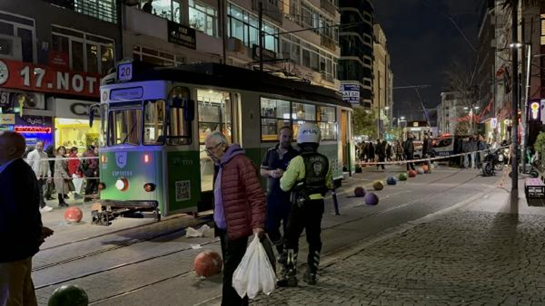 Kadıköyde torununu kurtaran kadın tramvayın altında kalarak hayatını kaybetti