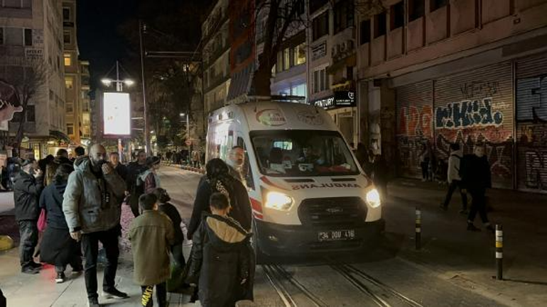 Kadıköyde torununu kurtaran kadın tramvayın altında kalarak hayatını kaybetti