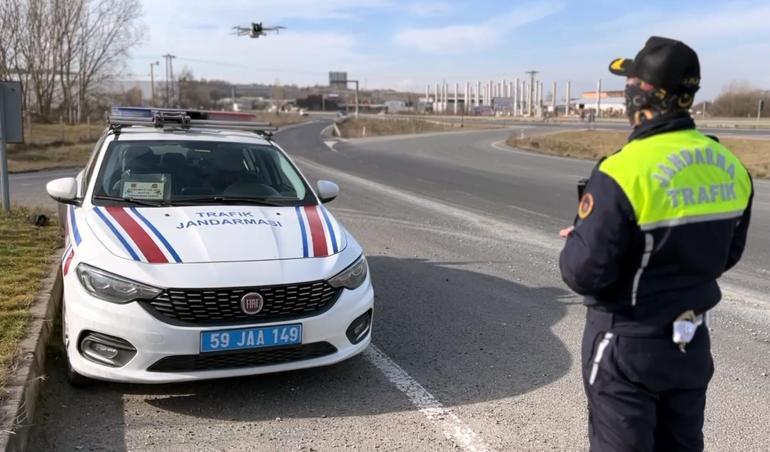 Tekirdağda, dron destekli trafik denetiminde 2 kaçak göçmen yakalandı