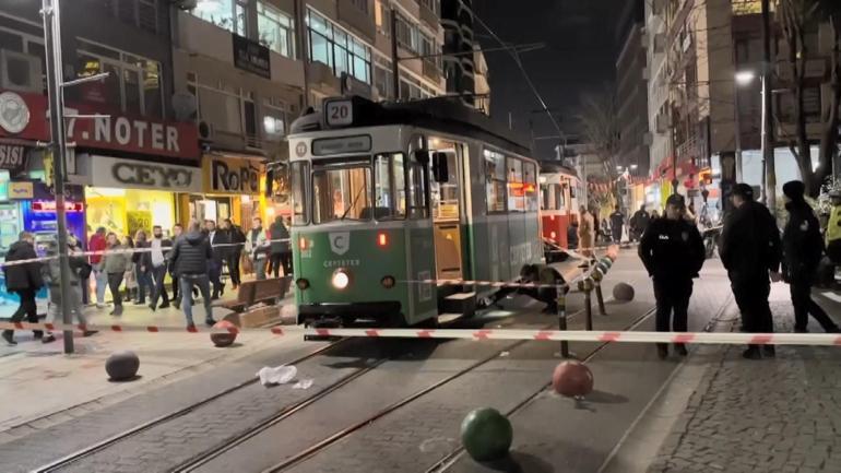 Kadıköyde torununu kurtaran kadının tramvayın altında kalarak hayatını kaybettiği anlar kamerada