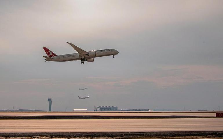 Bakan Uraloğlu: İstanbul Havalimanına üçlü iniş-kalkış imkanı kazandırılacak