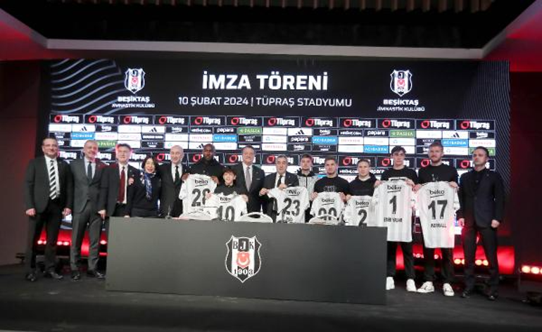 Beşiktaşta yeni transferler için imza töreni düzenlendi