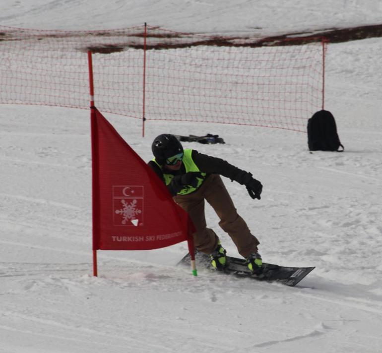 Snowboard Türkiye 2nci Etap Şampiyonası Erzincanda başladı
