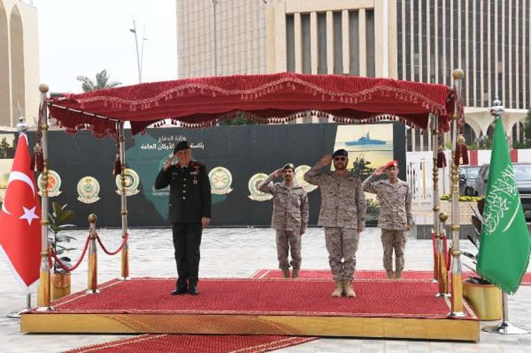 Genelkurmay Başkanı Gürak, Suudi Arabistan Genelkurmay Başkanı Al-Ruwaılı ile görüştü