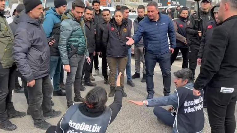 Diyarbakırda DEM Partili vekiller, yol kapatıp, eylem yaptı