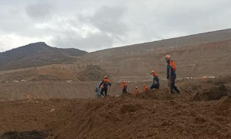 Maden sahasında toprak altında kalan 9 işçiyi arama çalışmalarında 2’nci gün