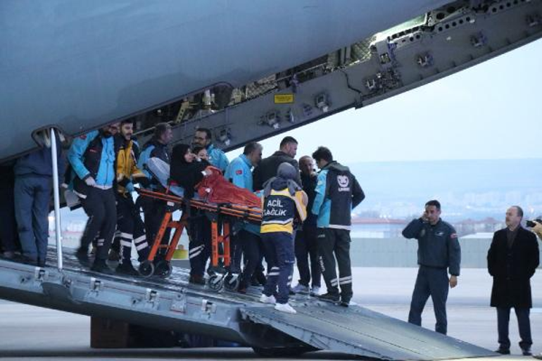 Gazzeye askeri uçakla 1,5 ton ilaç ve tıbbi malzeme götürüldü