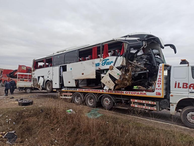 Yozgatta yolcu otobüsü devrildi: 1 ölü, 18 yaralı