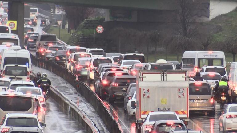 İstanbulda trafik yoğunluğu yüzde 78