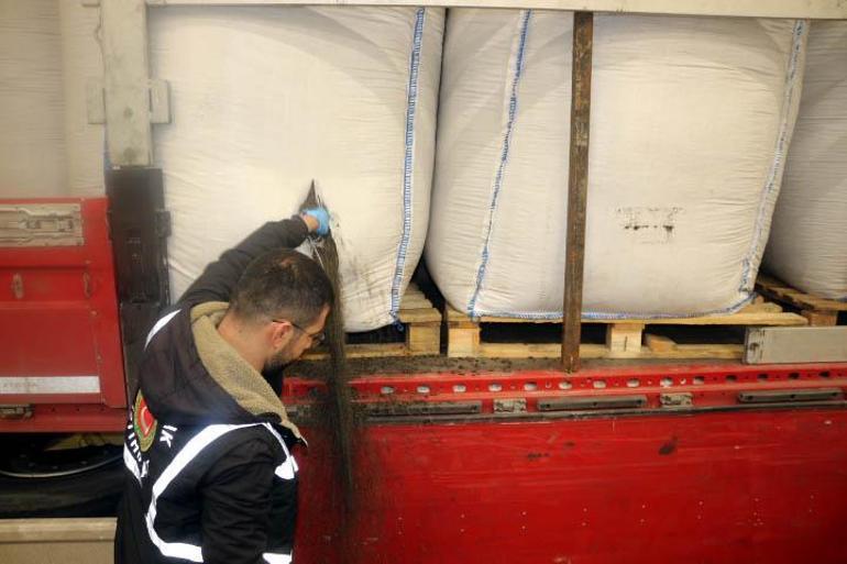 Ticaret Bakanlığı: 463 kilo uyuşturucu ve 13 ton kaçak çay ele geçirildi