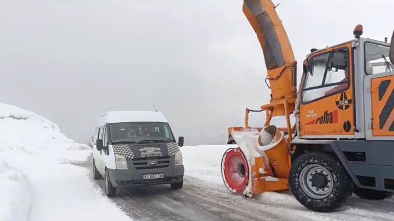 Kar ve tipi nedeniyle mahsur kalan 100 kişi kurtarıldı