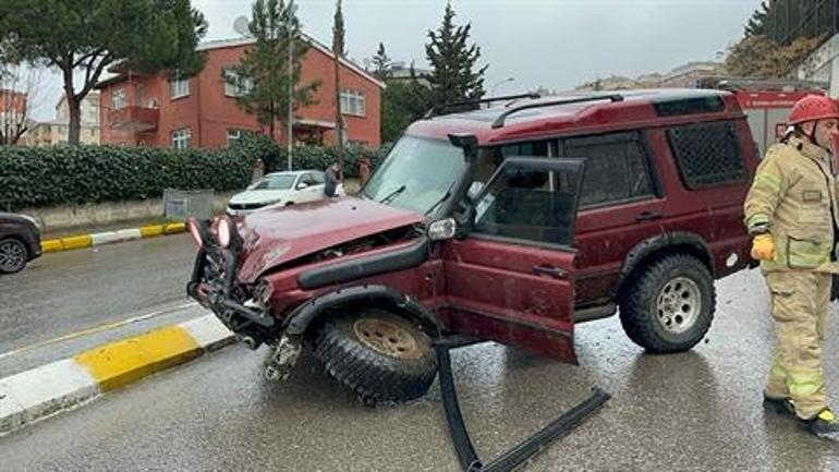 Kartalda karşı şeride geçen cip hafif ticari araca çarptı: 1 ölü