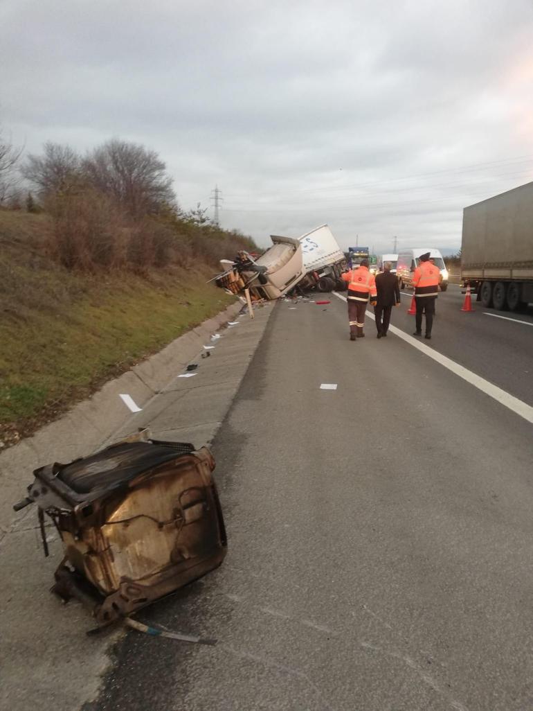 Hurdaya dönen TIRdan yara almadan kurtuldu