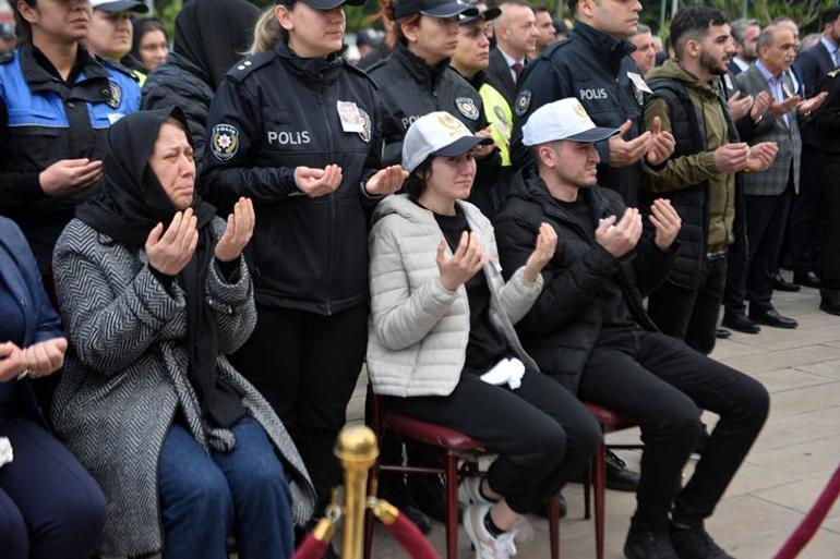 Hayatını kaybeden emniyet müdürü babalarını, polis selamıyla uğurladılar