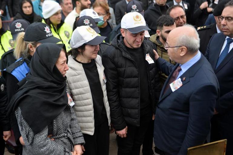 Hayatını kaybeden emniyet müdürü babalarını, polis selamıyla uğurladılar