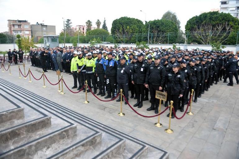 Hayatını kaybeden emniyet müdürü babalarını, polis selamıyla uğurladılar