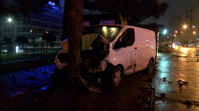 Ataşehirde, panelvan ile otomobil çarpıştı: 1i ağır 2 yaralı