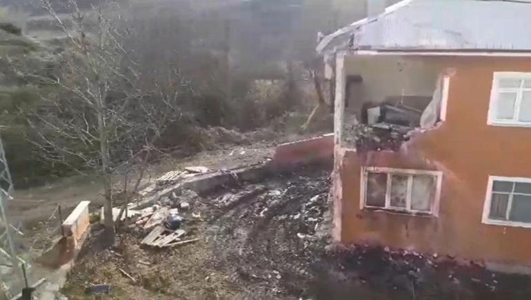 Sivas’ta 10 metre yükseklikten düşen TIRın, evin 2nci katına çarpması kamerada