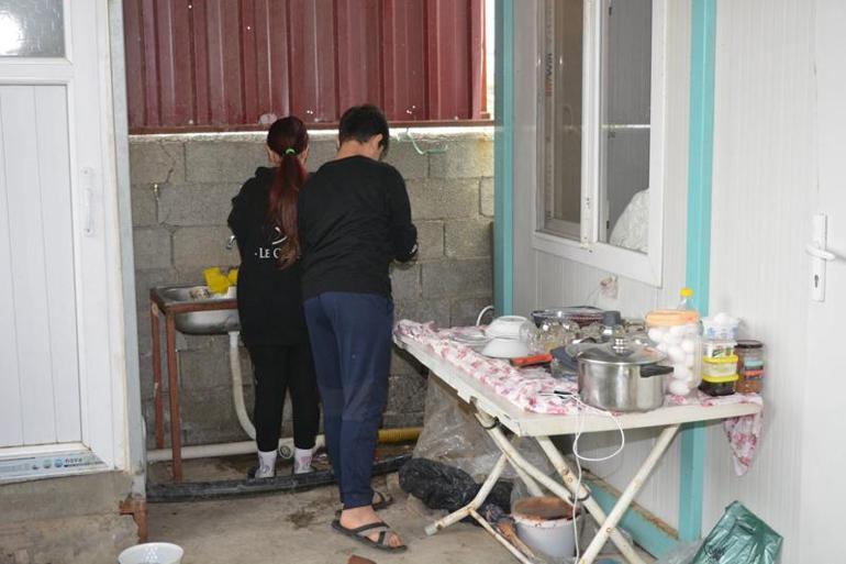 Deprem sonrası çocuklarıyla yerleştiği Antalyada, işsiz ve yuvasız kaldı