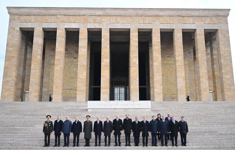 Azerbaycan Cumhurbaşkanı Aliyev, Anıtkabiri ziyaret etti