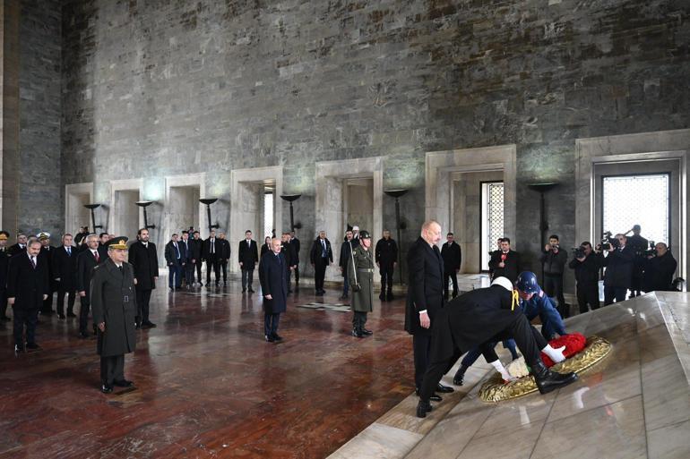 Azerbaycan Cumhurbaşkanı Aliyev, Anıtkabiri ziyaret etti