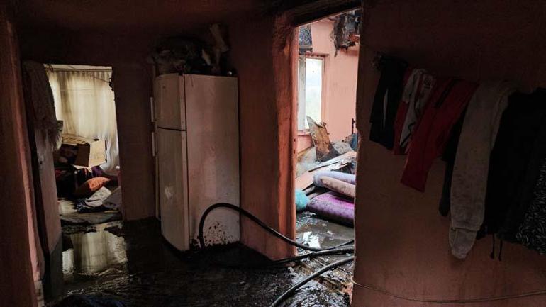 Zonguldakta iki katlı evde yangın; yardım kömürünün patladığı iddiası
