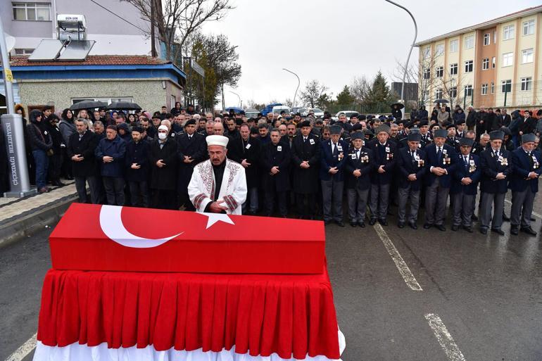 Kıbrıs gazisi emekli Tümgeneral Erdem, son yolculuğuna uğurlandı